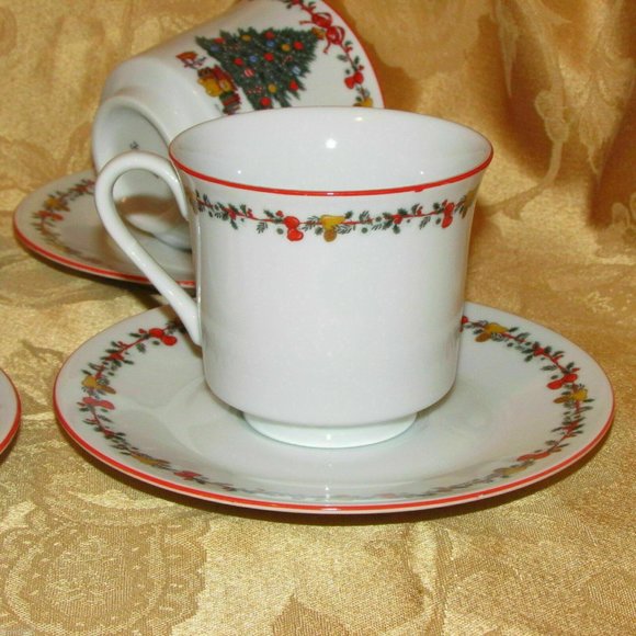 4 sets Christmas Cups & Saucers FINE CHINA OF JAPAN Vintage Holiday Teacups - Picture 5 of 8